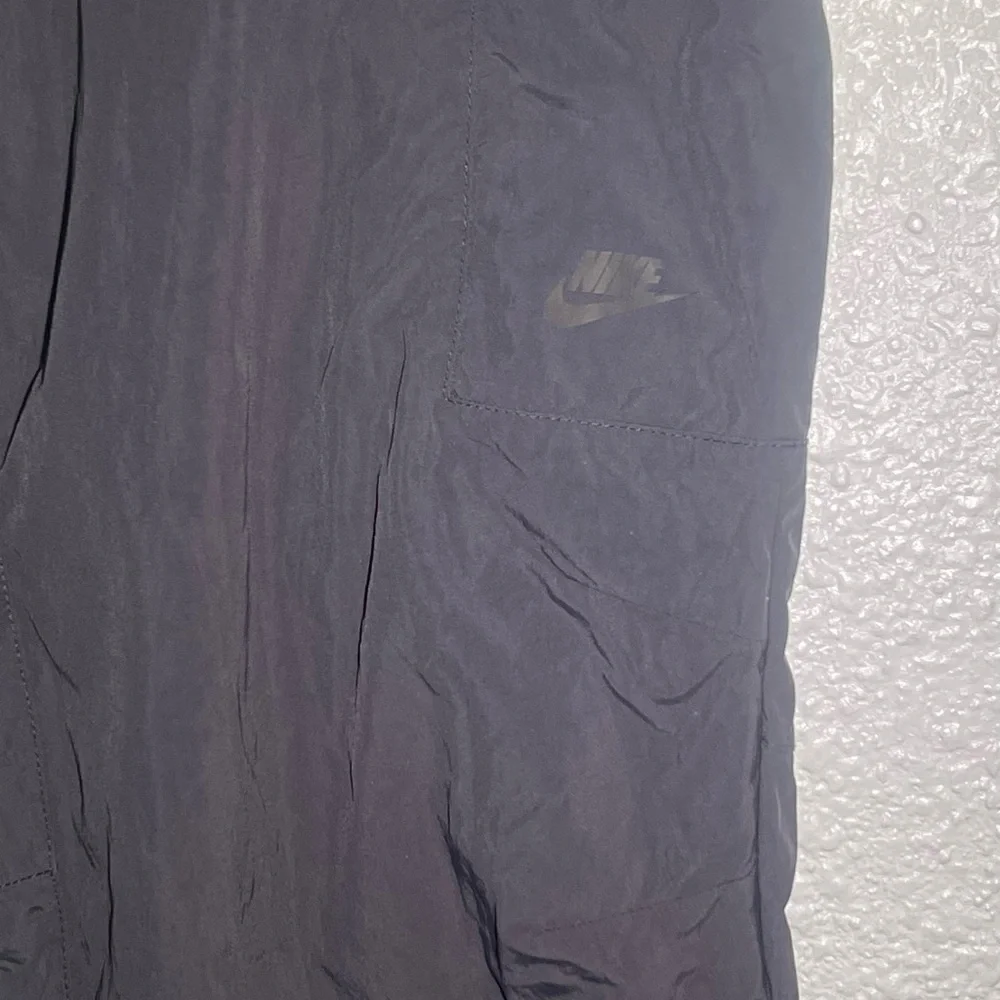 Nike Black women’s drawstring crop pants size medium